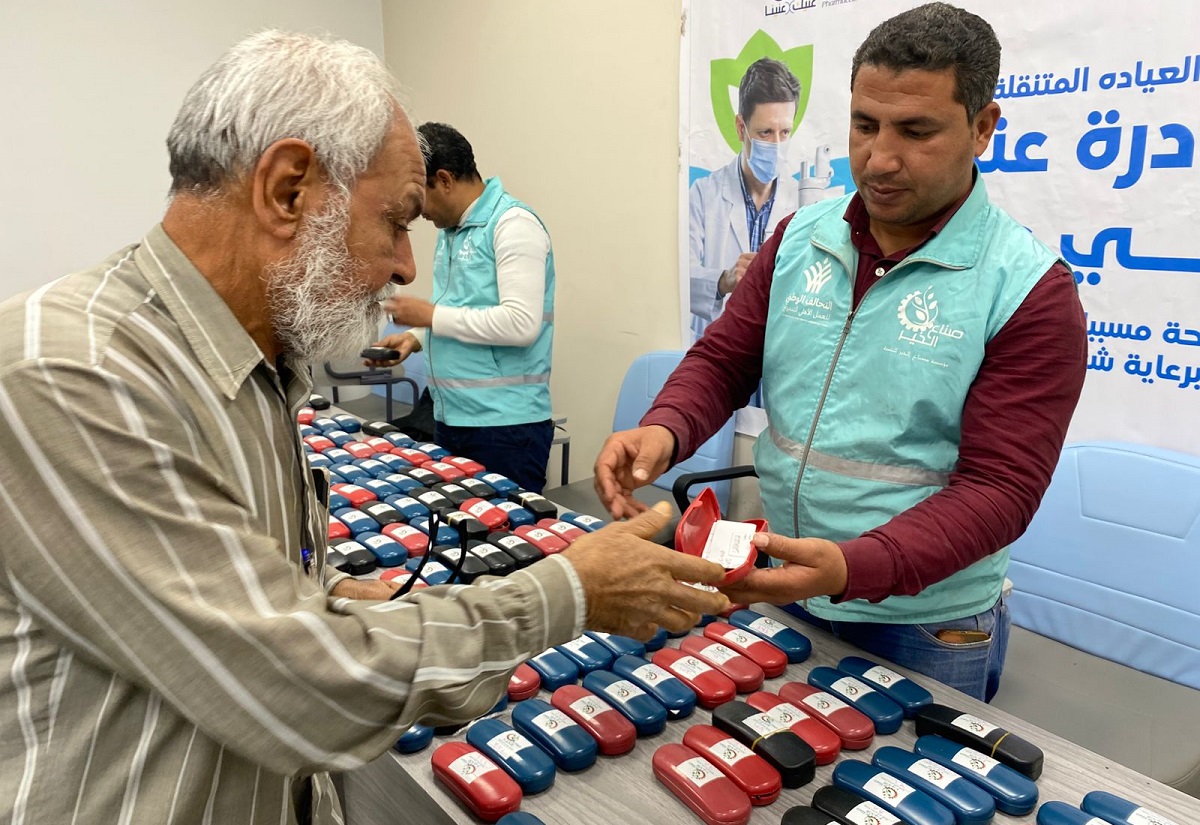 «صناع الخير» تجري عمليات جراحية وتوزع نظارات مجاناً